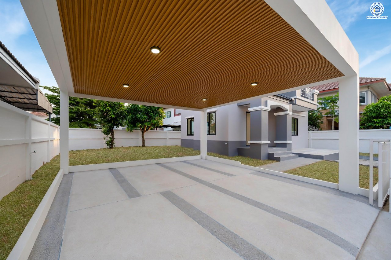 บ้านมือสองตกแต่งใหม่ โครงการ กฤษดานคร เลค แอนด์ พาร์ค บรมราชชนนี-พุทธมณฑลสาย3 เนื้อที่ 75 ตร.ว. บนพื้นที่ใช้สอย 121 ตร.ม. ฟังก์ชัน 3 ห้องนอน 2 ห้องน้ำ จอดรถได้ 2 คัน พร้อม 1 ห้องอเนกประสงค์บนทำเลศักยภาพเชื่อมต่อหลายเส้นทาง ใกล้เซ็นทรัลปิ่นเกล้า ม.มหิดล และทางด่วน "ศรีรัช"